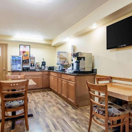 Econo Lodge Cloverdale Екстериор снимка