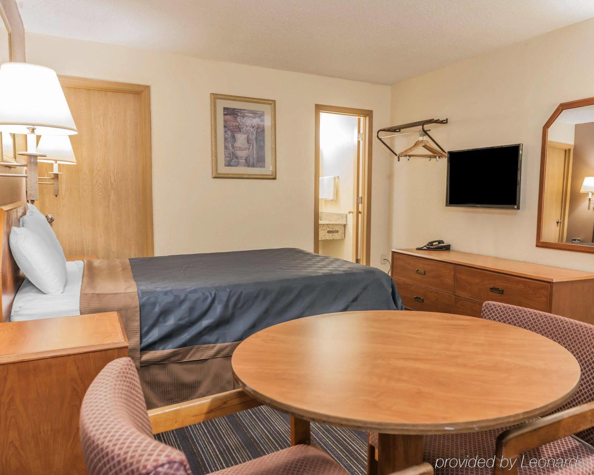 Econo Lodge Cloverdale Екстериор снимка