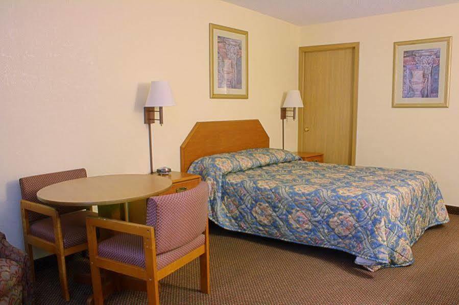 Econo Lodge Cloverdale Екстериор снимка