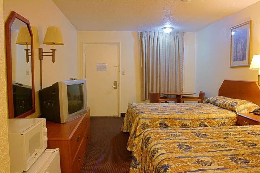 Econo Lodge Cloverdale Екстериор снимка