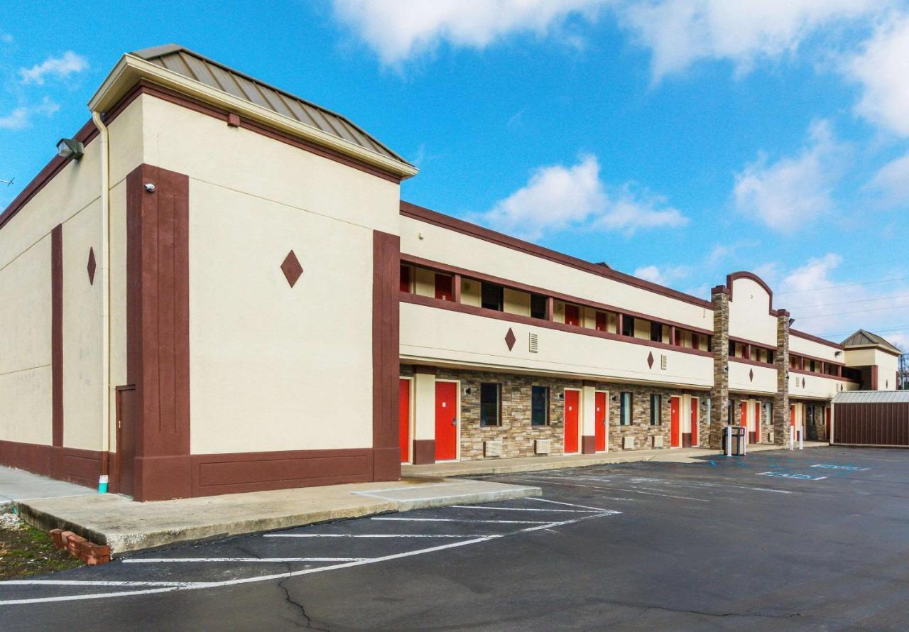 Econo Lodge Cloverdale Екстериор снимка