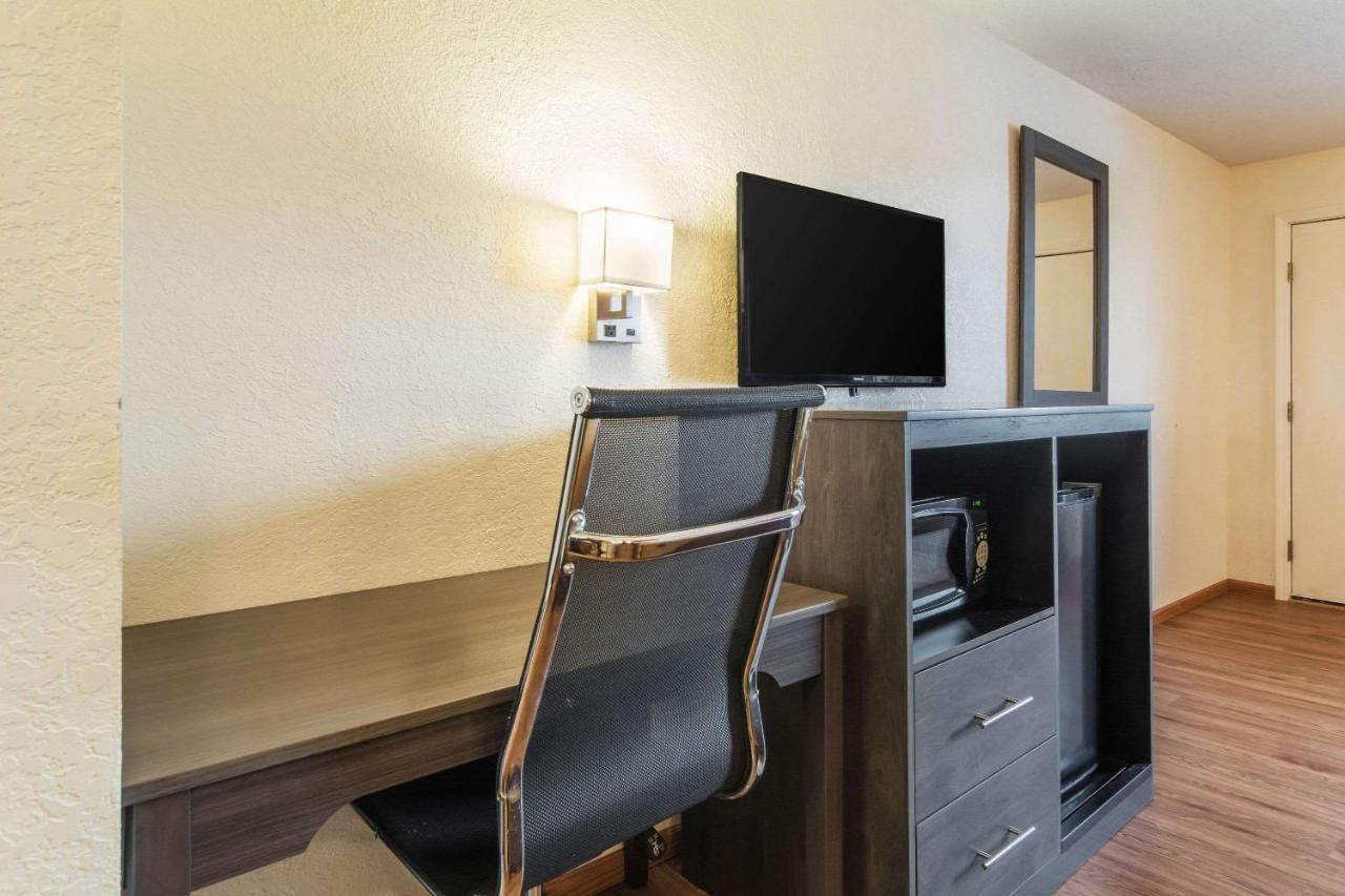 Econo Lodge Cloverdale Екстериор снимка