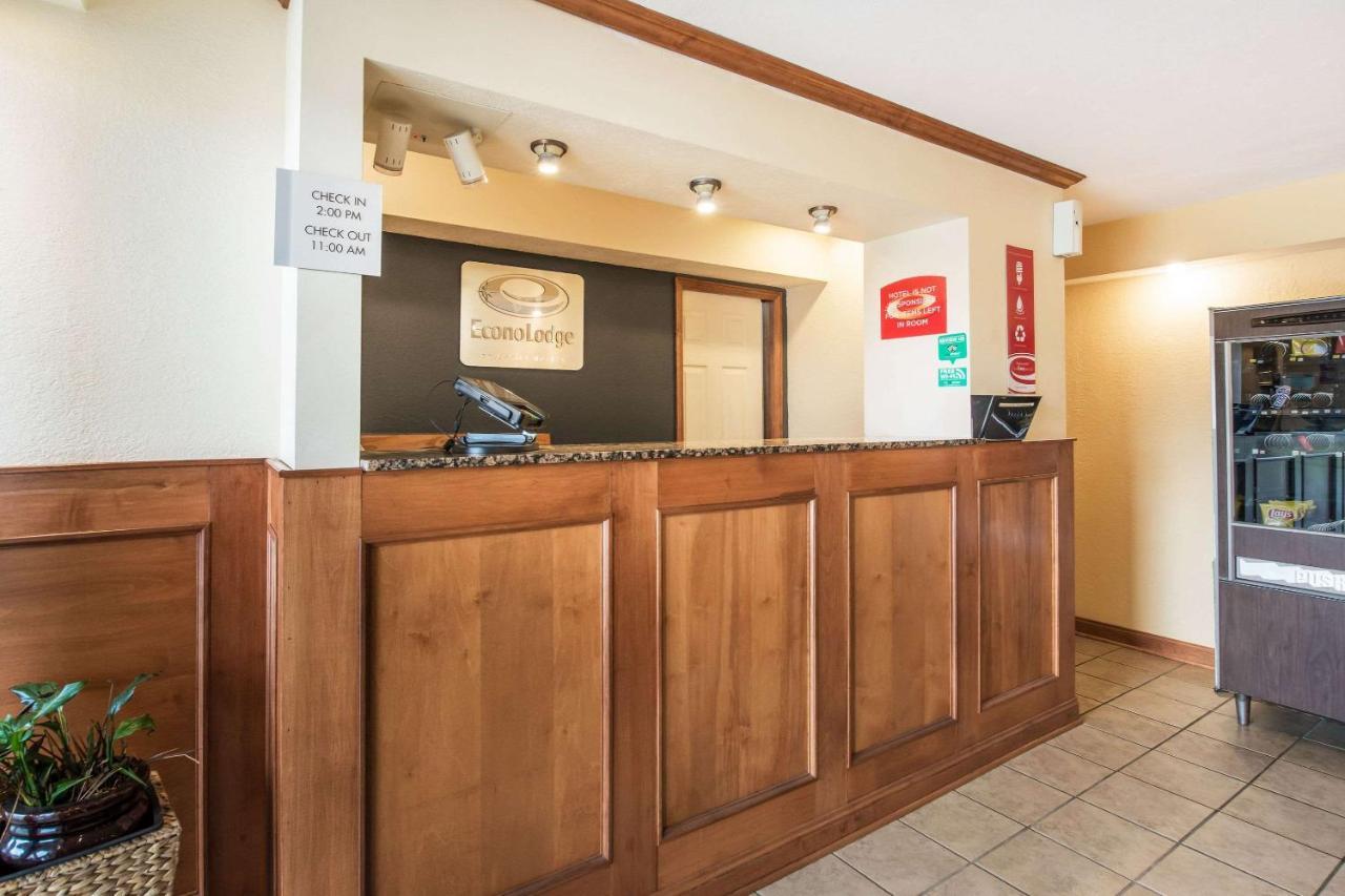 Econo Lodge Cloverdale Екстериор снимка